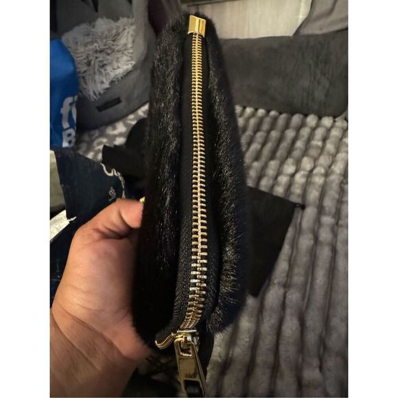 Bandolier nora  expanded pouch nwt black fur  crossbody bag - Picture 4 of 7